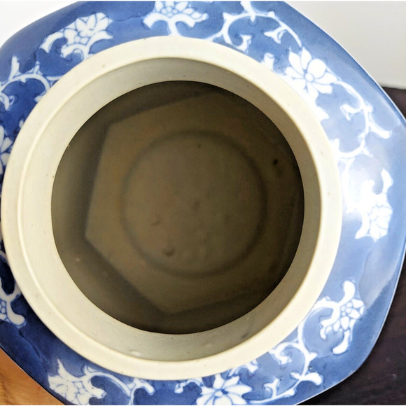 Porcelain Lidded Ginger Jar Vintage Style Blue and White Floral Motif 9" w/Lid - Picture 10 of 15